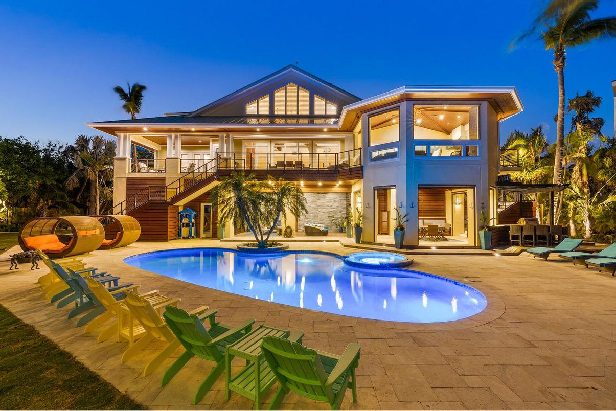 Exterior, Pool