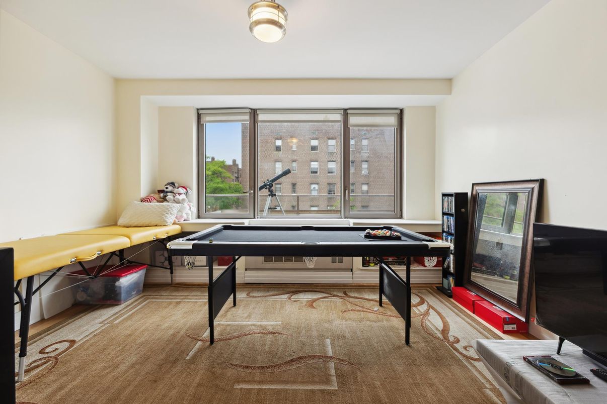 Billiard Table, Game Room, Interior