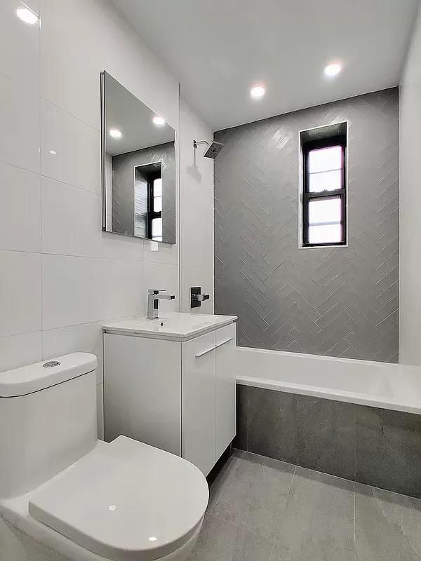 Bathroom, Interior, Recessed Lighting