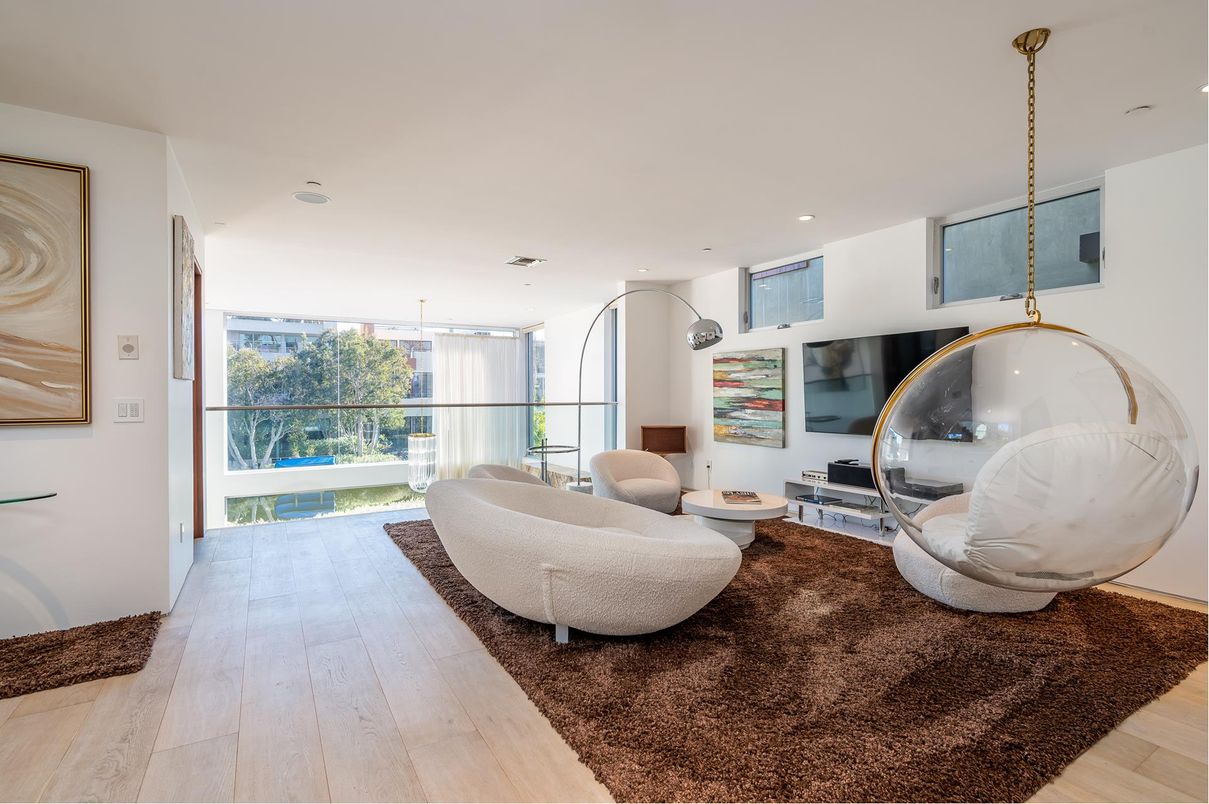 Interior, Living room, Pendant Lights, Recessed Lighting, Wood Texture Flooring