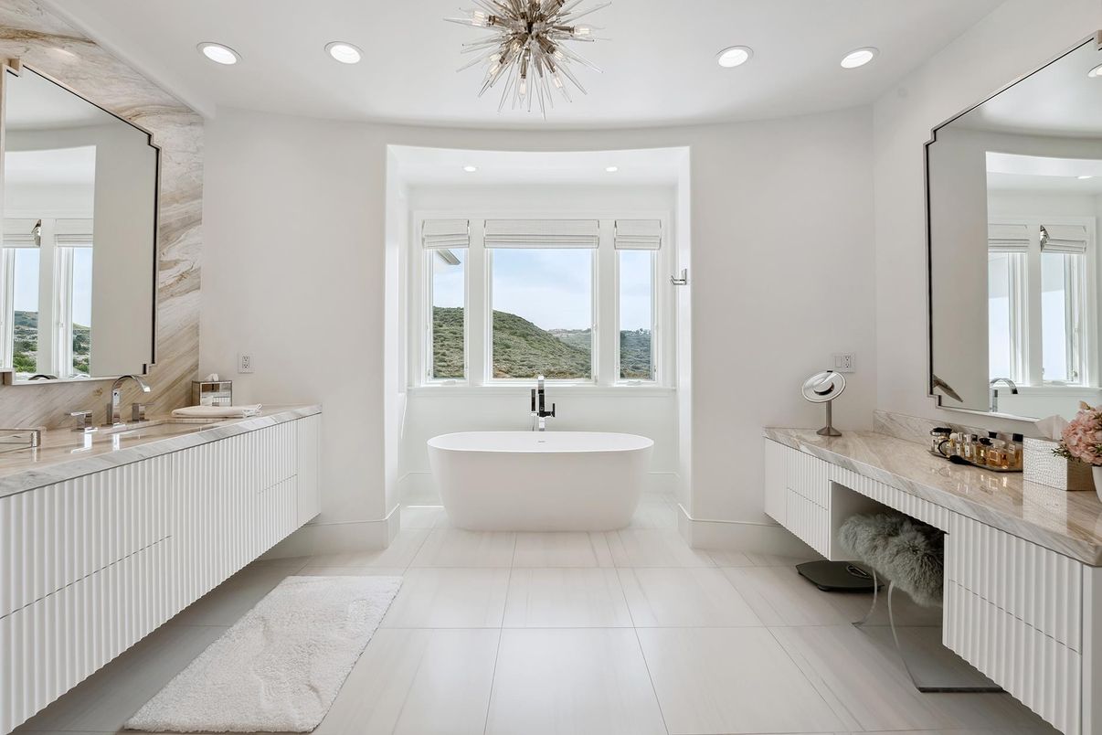 Bathroom, Dual Sink Vanities, Free Standing Baths, Interior, Recessed Lighting