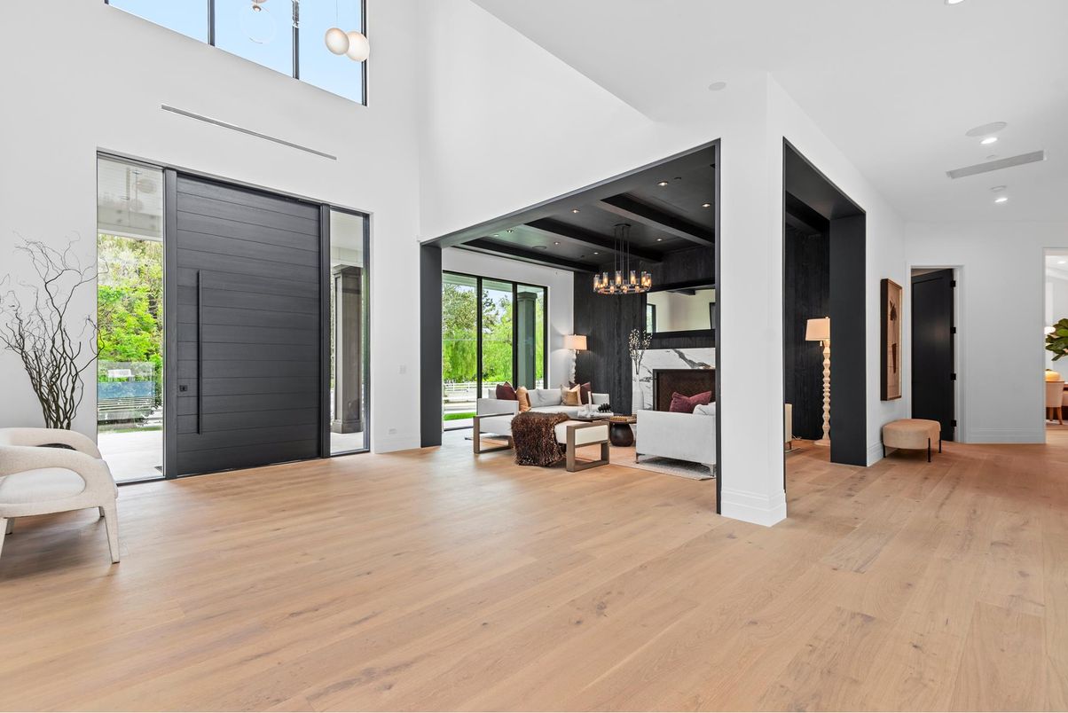 Chandelier, Interior, Living room, Recessed Lighting, Wood Texture Flooring