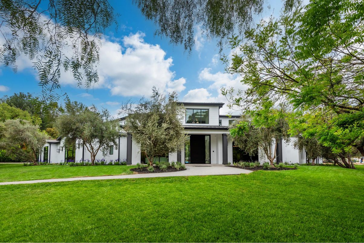 Backyard, Exterior, Facade, Modern