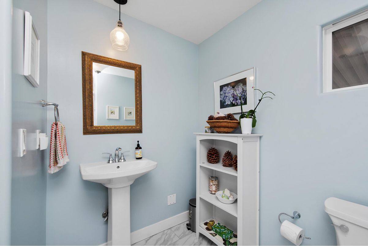 Bathroom, Interior, Marble, Pendant Lights