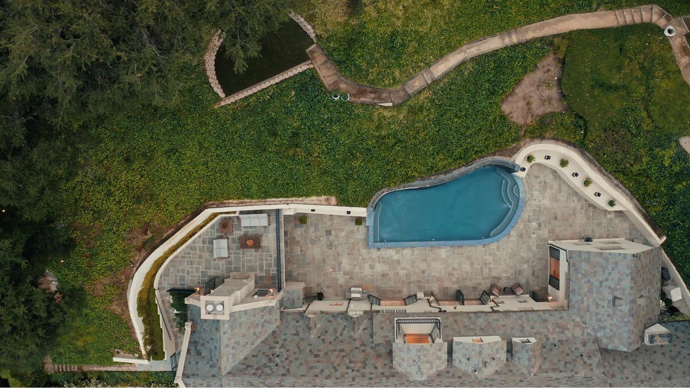 Exterior, Drone