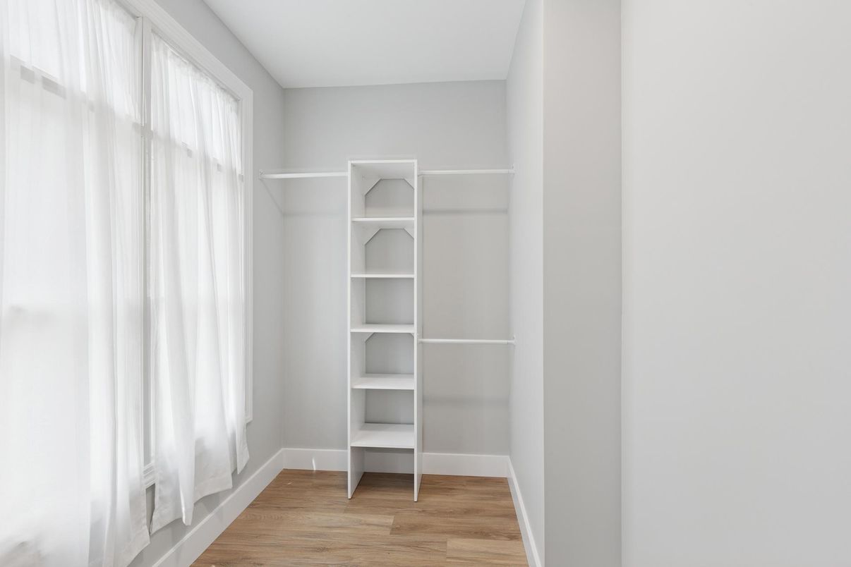 Interior, Walk-in Closets, Wood Texture Flooring