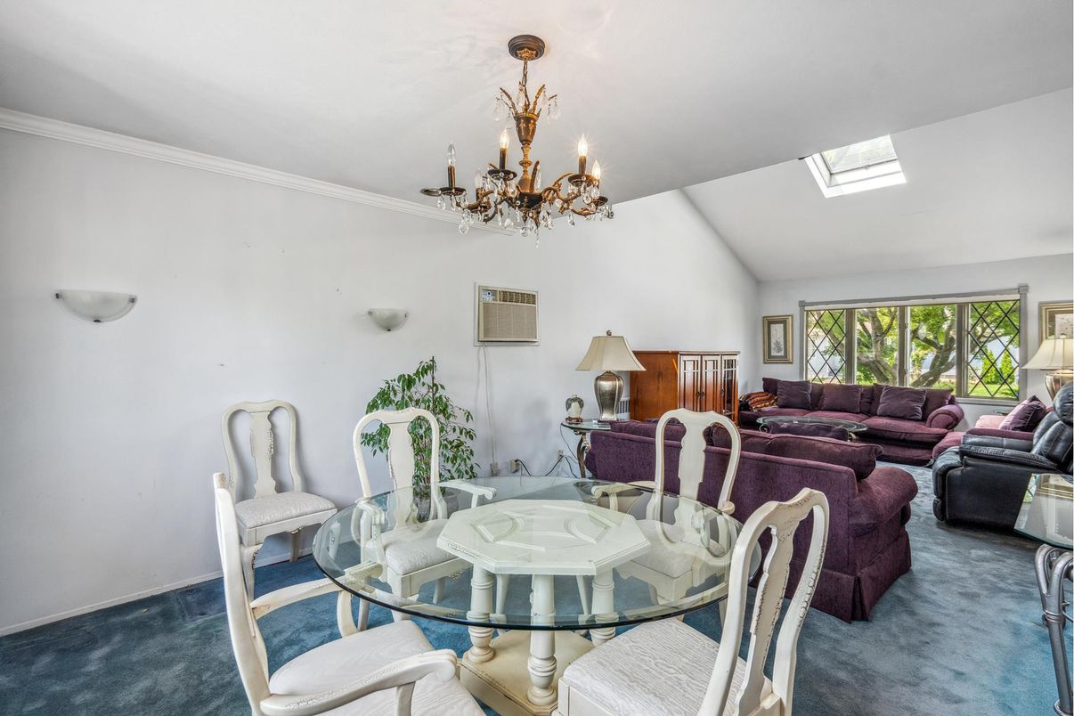 Chandelier, Dining room, Interior, Living room