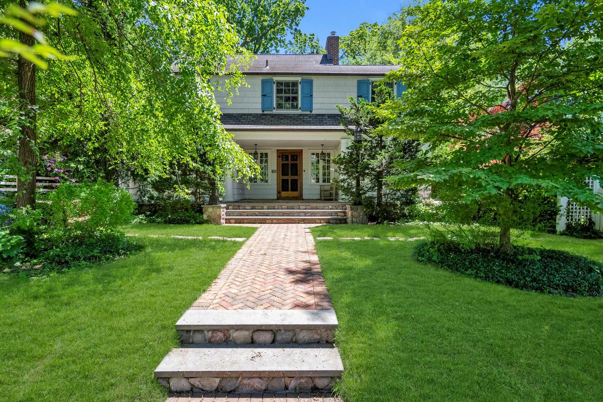 Exterior, Facade, American Foursquare