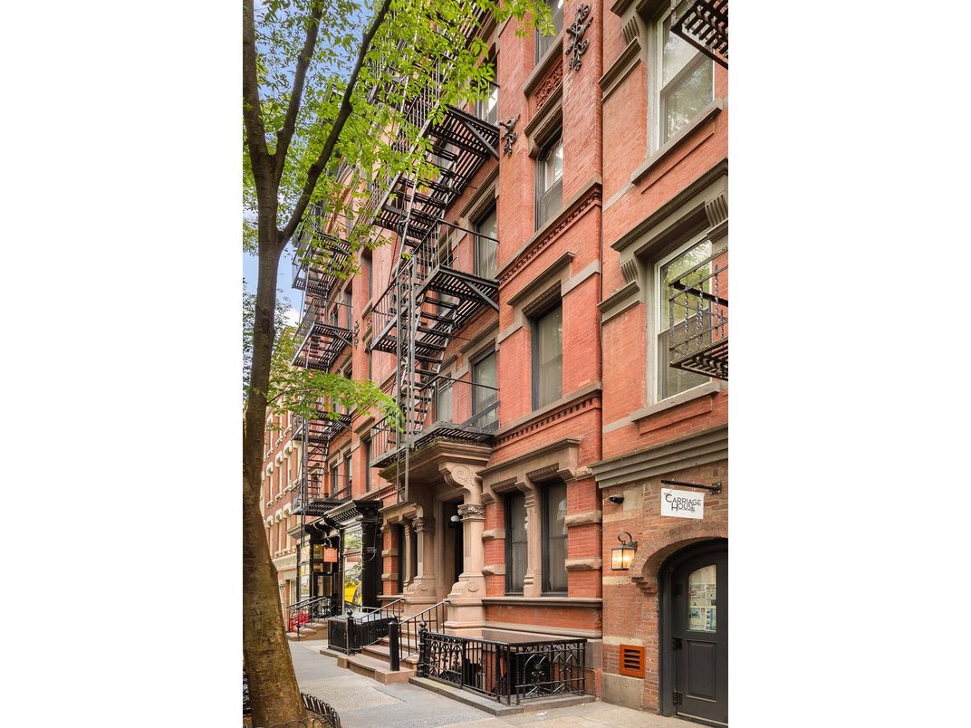 Exterior, Facade, Brownstone