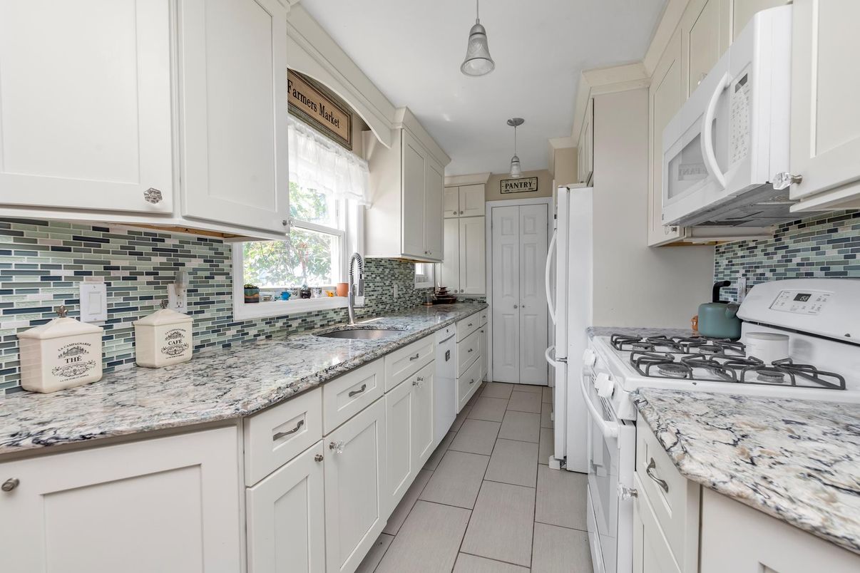 Interior, Kitchen, Pendant Lights