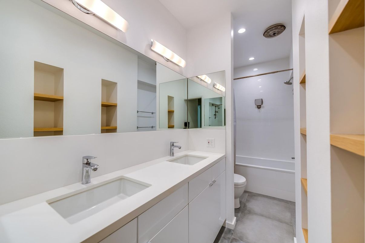 Bathroom, Dual Sink Vanities, Interior, Recessed Lighting