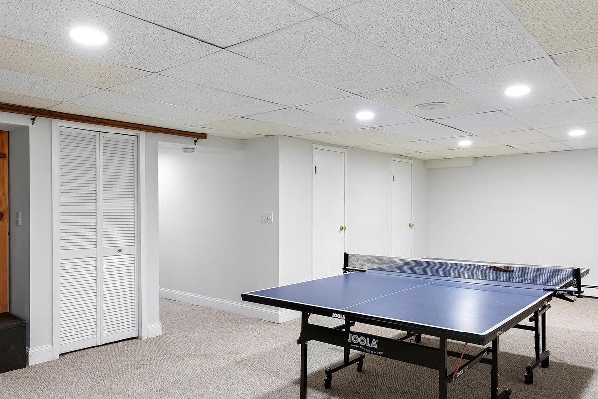 Game Room, Interior, Recessed Lighting