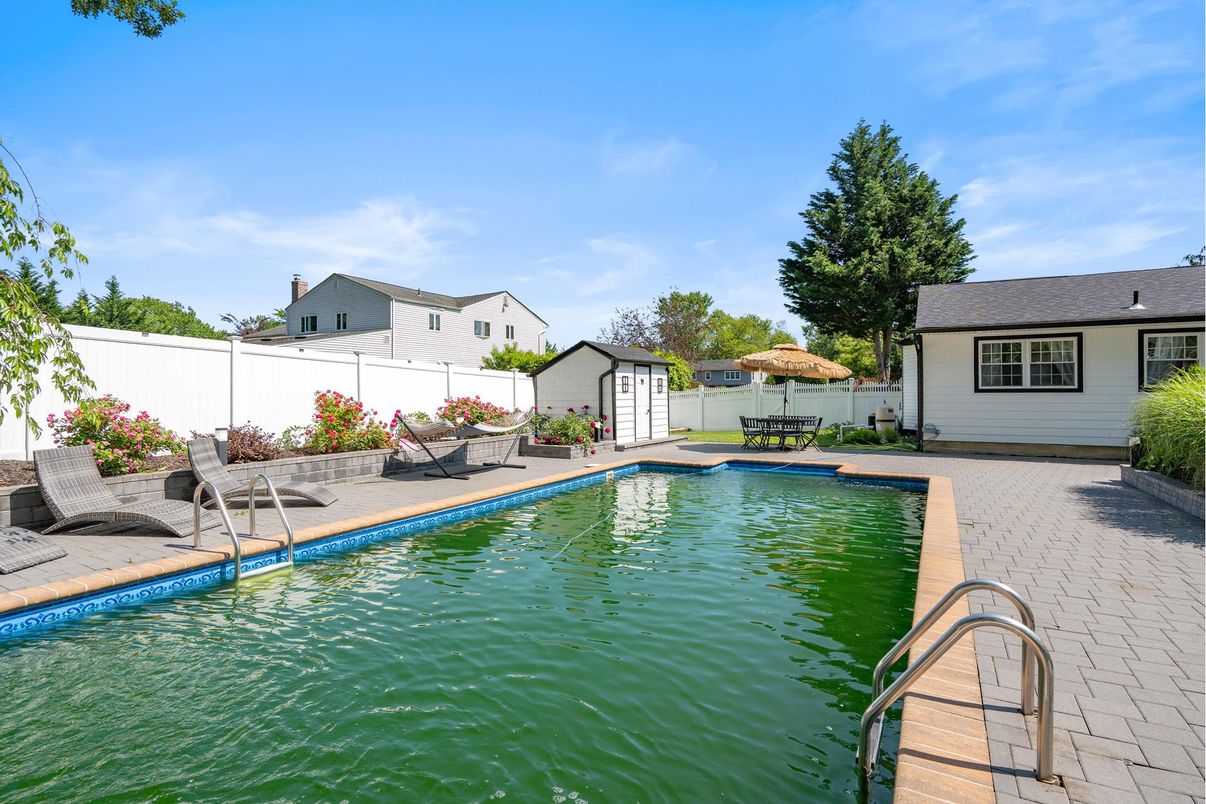 Exterior, Pool