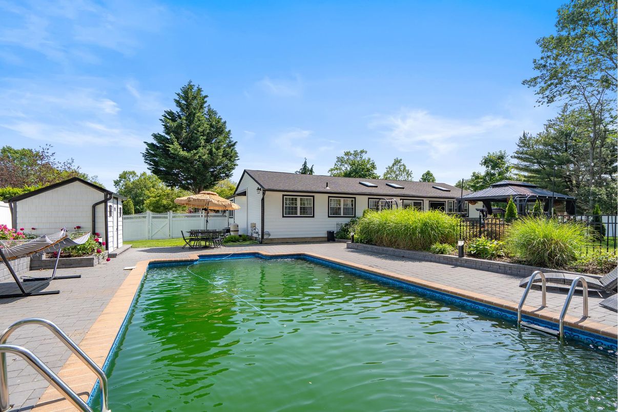 Exterior, Pool