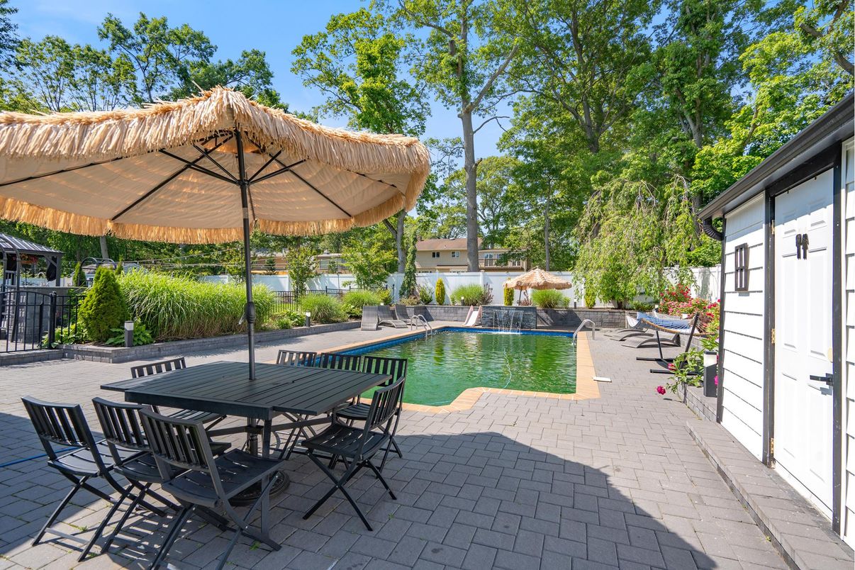 Exterior, Pool