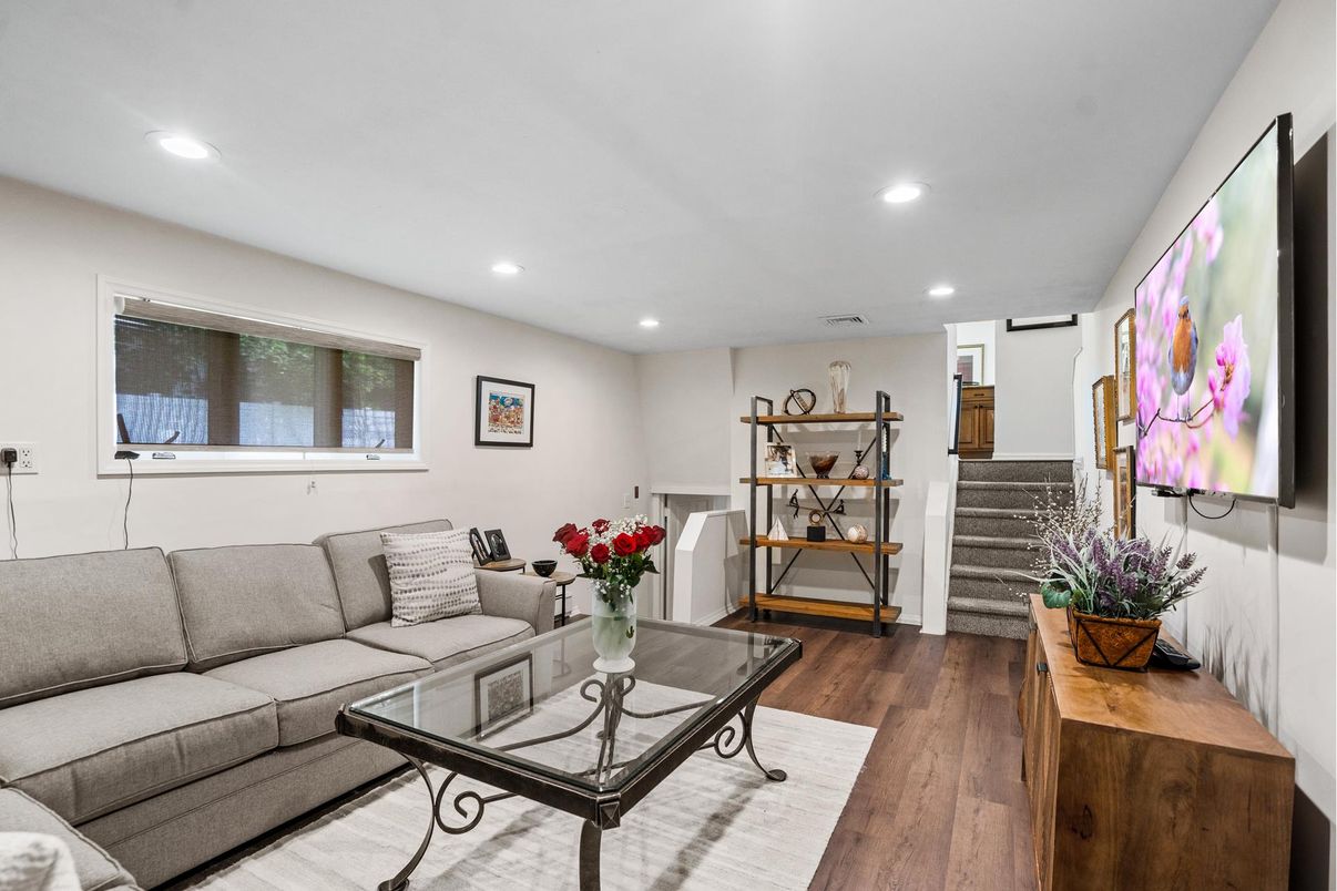 Interior, Living room, Recessed Lighting, Wood Texture Flooring