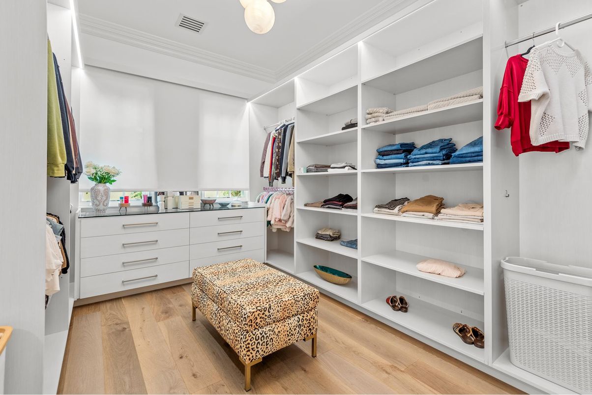 Interior, Pendant Lights, Walk-in Closets, Wood Texture Flooring