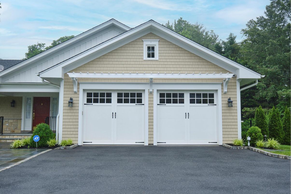 Attached, Exterior, Facade, American Craftsman