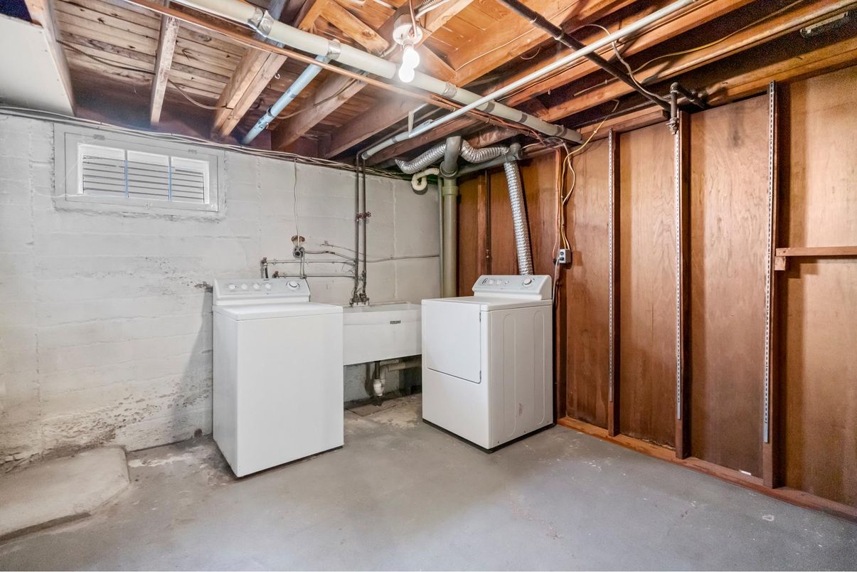 Interior, Washer, Wooden Beams, Wooden Ceilings