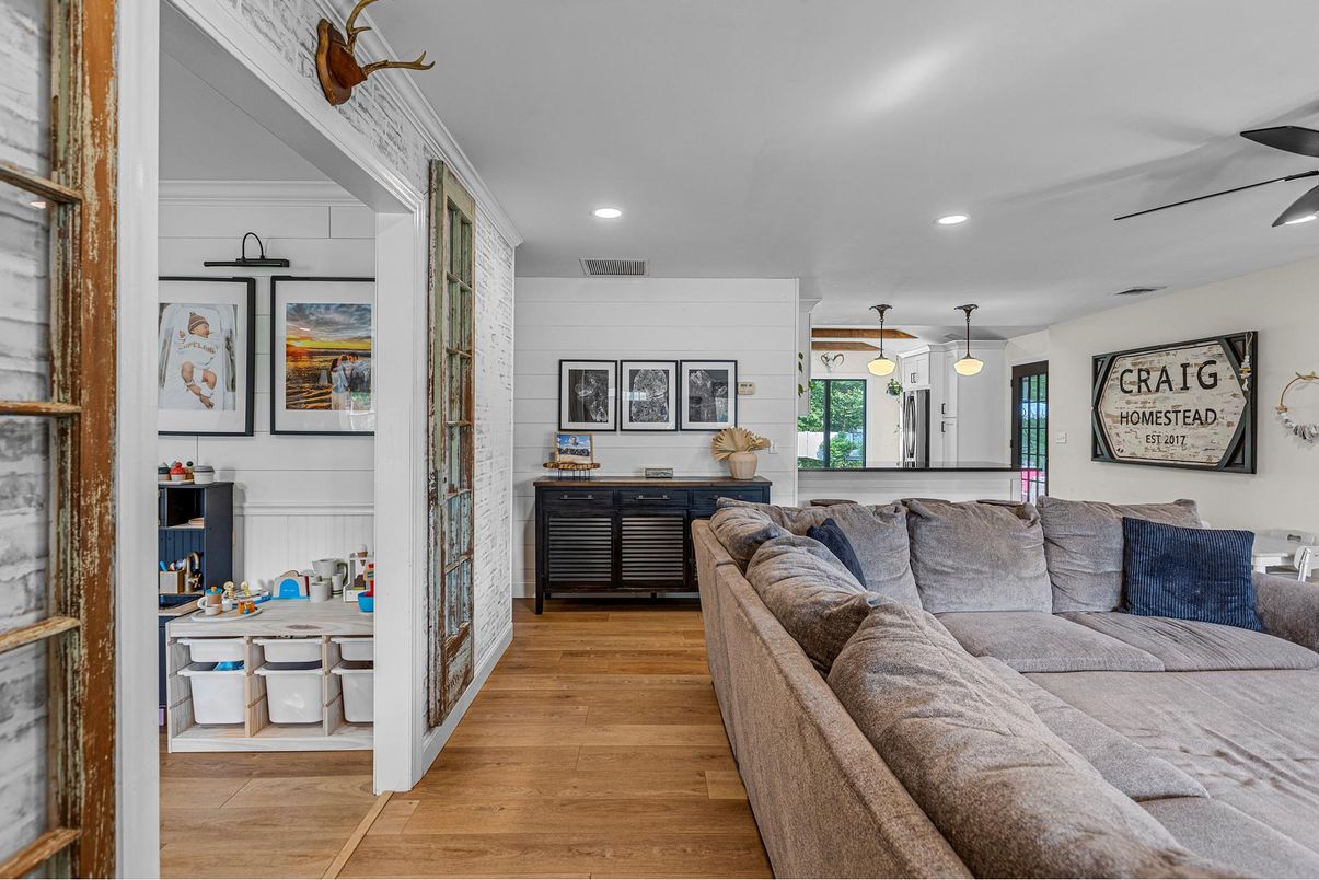 Interior, Living room, Pendant Lights, Recessed Lighting, Wood Texture Flooring