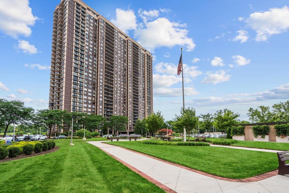 Exterior, Facade, Condo Building