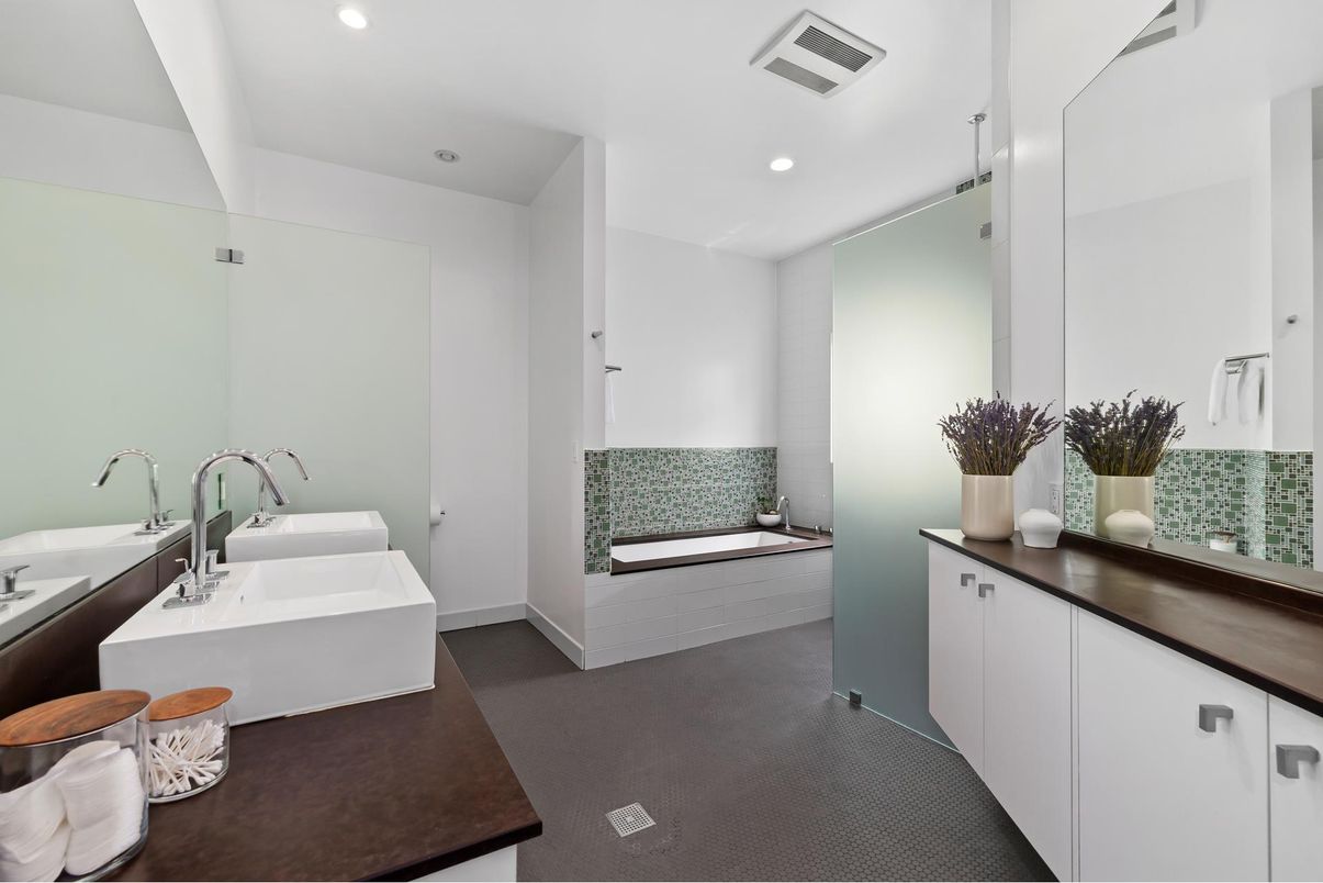 Bathroom, Dual Sink Vanities, Interior, Recessed Lighting