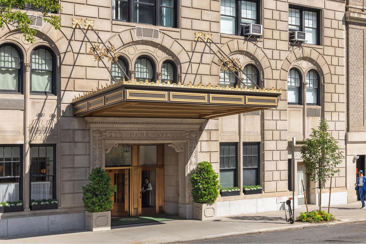 Exterior, Facade, Brownstone