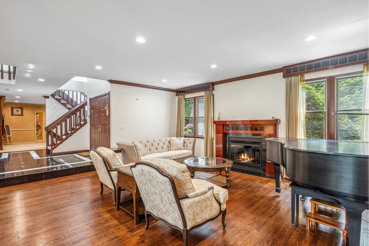 Fireplace, Interior, Living room, Piano, Recessed Lighting, Wood Texture Flooring