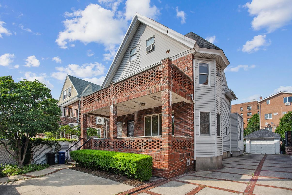 Detached Garage, Exterior, Facade, Brick Facade, Queen Anne Victorian
