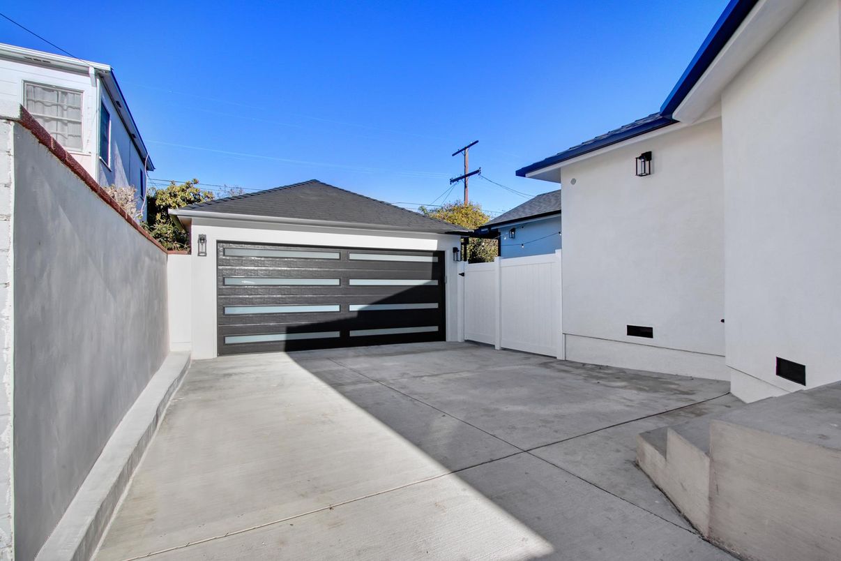 Detached Garage, Exterior