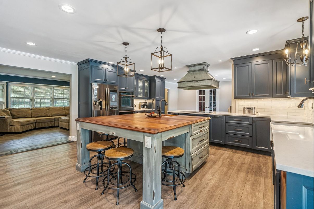 Interior, Kitchen, Living room, Pendant Lights, Recessed Lighting, Stainless Steel Appliances, Wood Texture Flooring