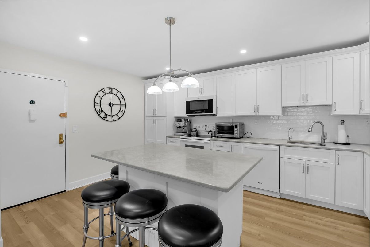 Interior, Kitchen, Pendant Lights, Recessed Lighting, Wood Texture Flooring