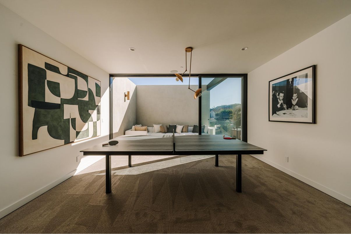 Game Room, Interior, Recessed Lighting