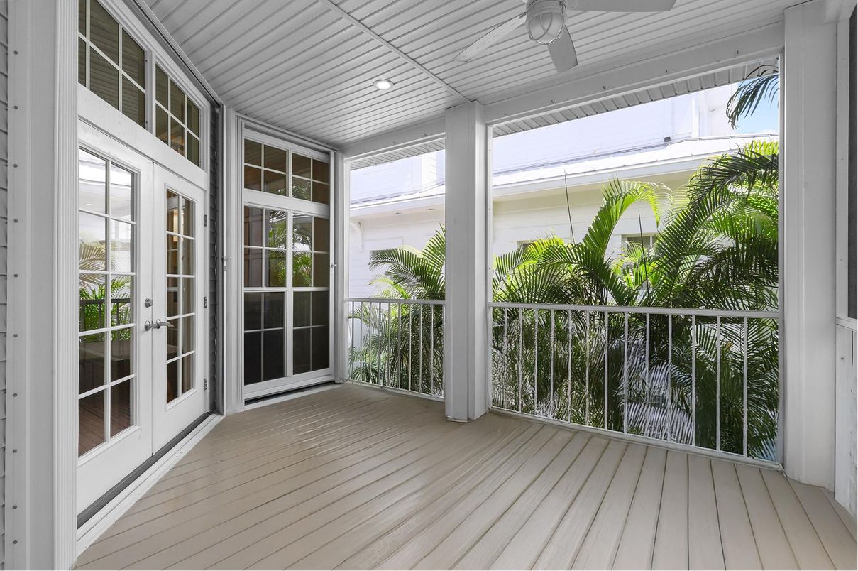 Interior, Recessed Lighting, Sun Room, Wood Texture Flooring