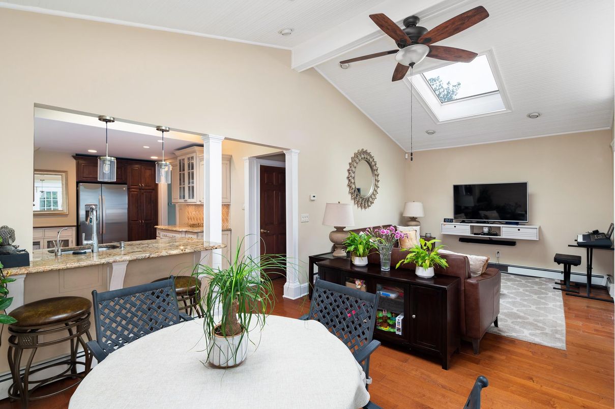 Dining room, Interior, Kitchen, Living room, Pendant Lights, Recessed Lighting, Stainless Steel Appliances, Wood Texture Flooring