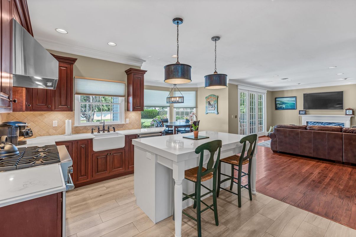 Interior, Kitchen, Living room, Pendant Lights, Recessed Lighting, Wood Texture Flooring