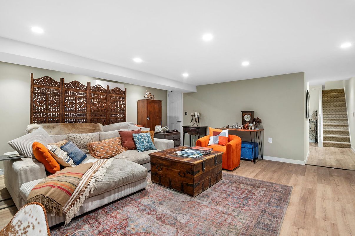 Interior, Living room, Recessed Lighting, Wood Texture Flooring