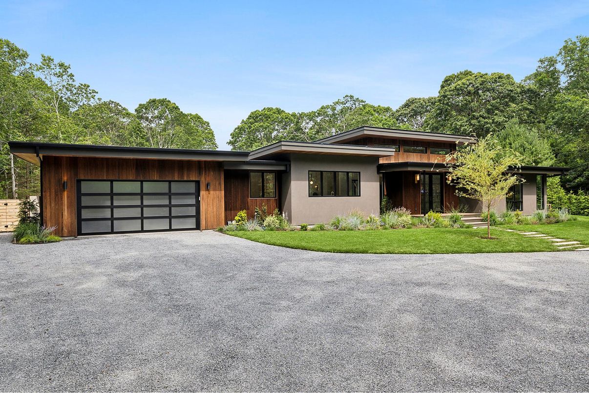 Attached, Exterior, Facade, Modern