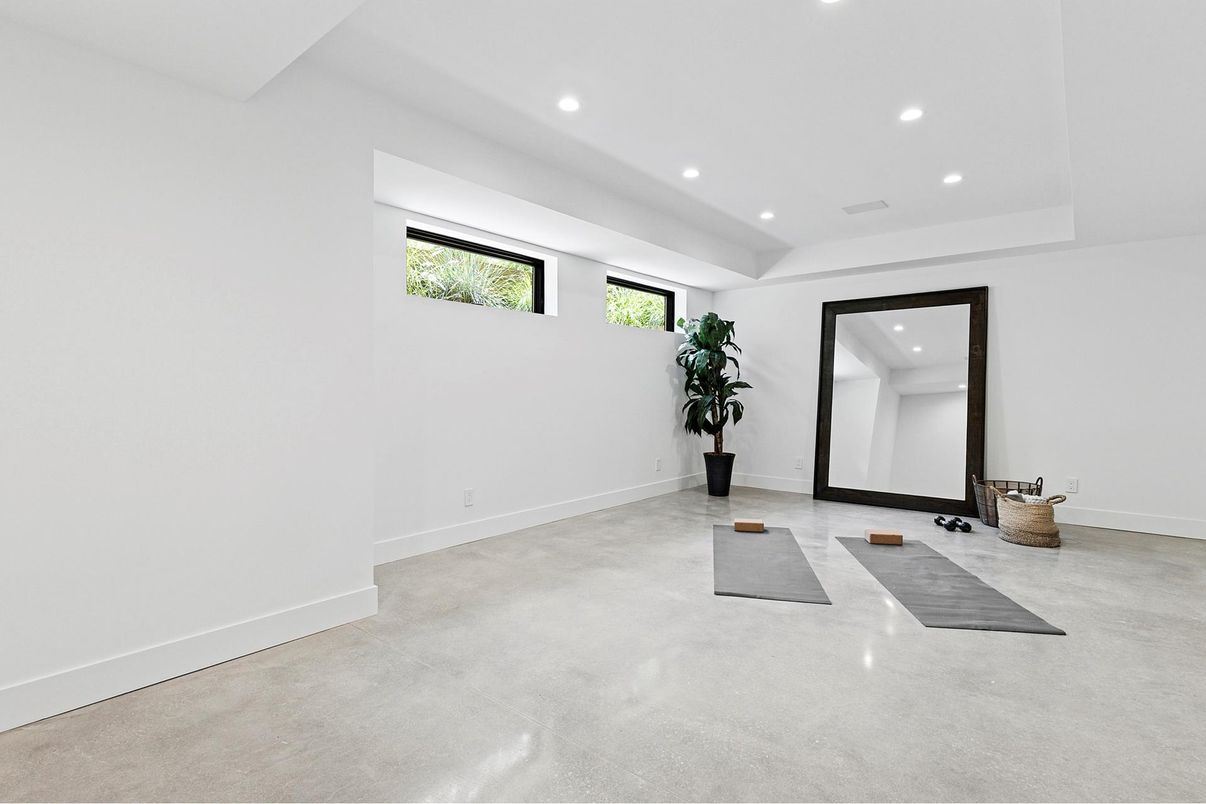 Empty room, Interior, Recessed Lighting