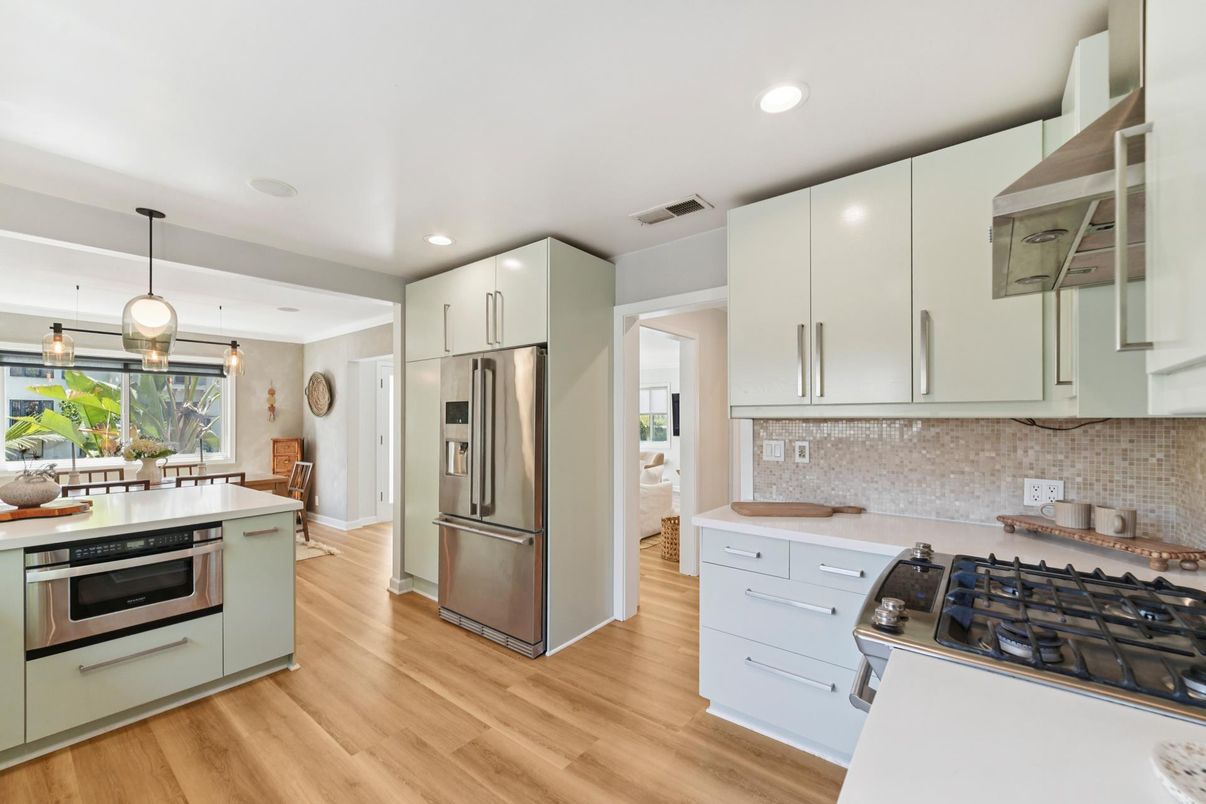 Dining room, Interior, Kitchen, Pendant Lights, Recessed Lighting, Stainless Steel Appliances, Wood Texture Flooring
