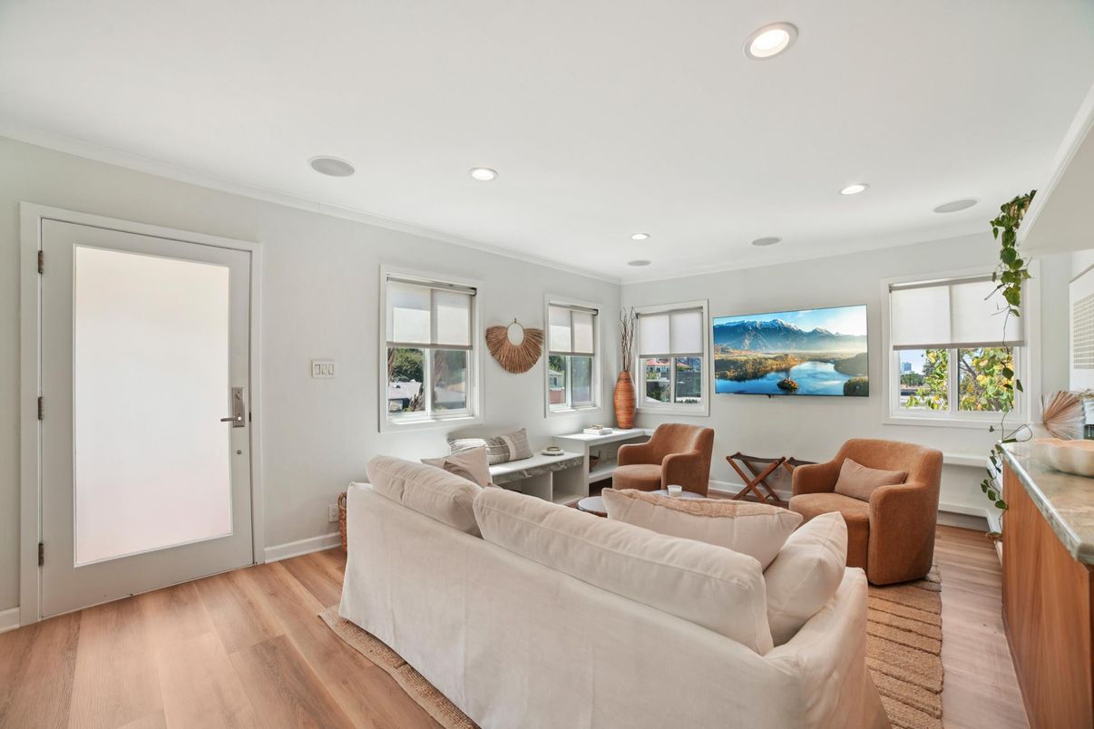 Interior, Living room, Recessed Lighting, Wood Texture Flooring