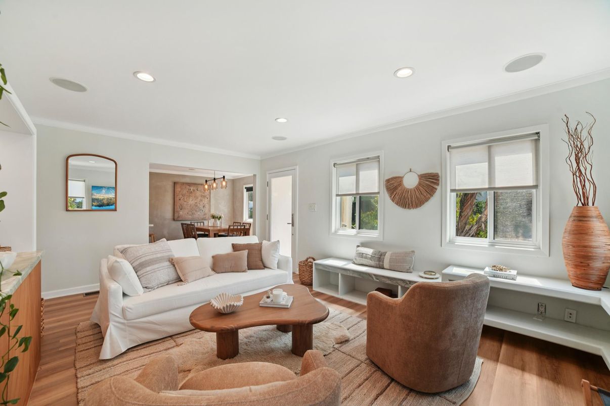 Dining room, Interior, Living room, Pendant Lights, Recessed Lighting, Wood Texture Flooring