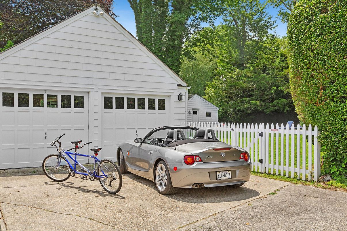 Detached Garage, Exterior