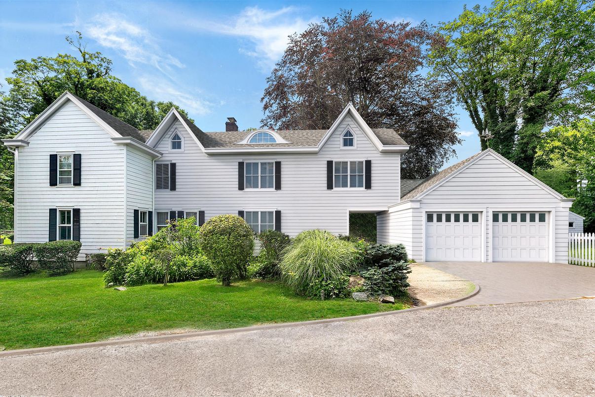 Attached, Exterior, Facade, Farmhouse