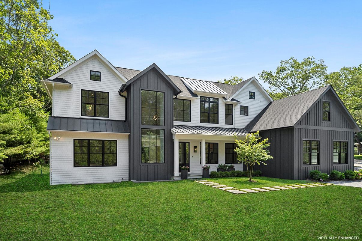 Exterior, Facade, Farmhouse