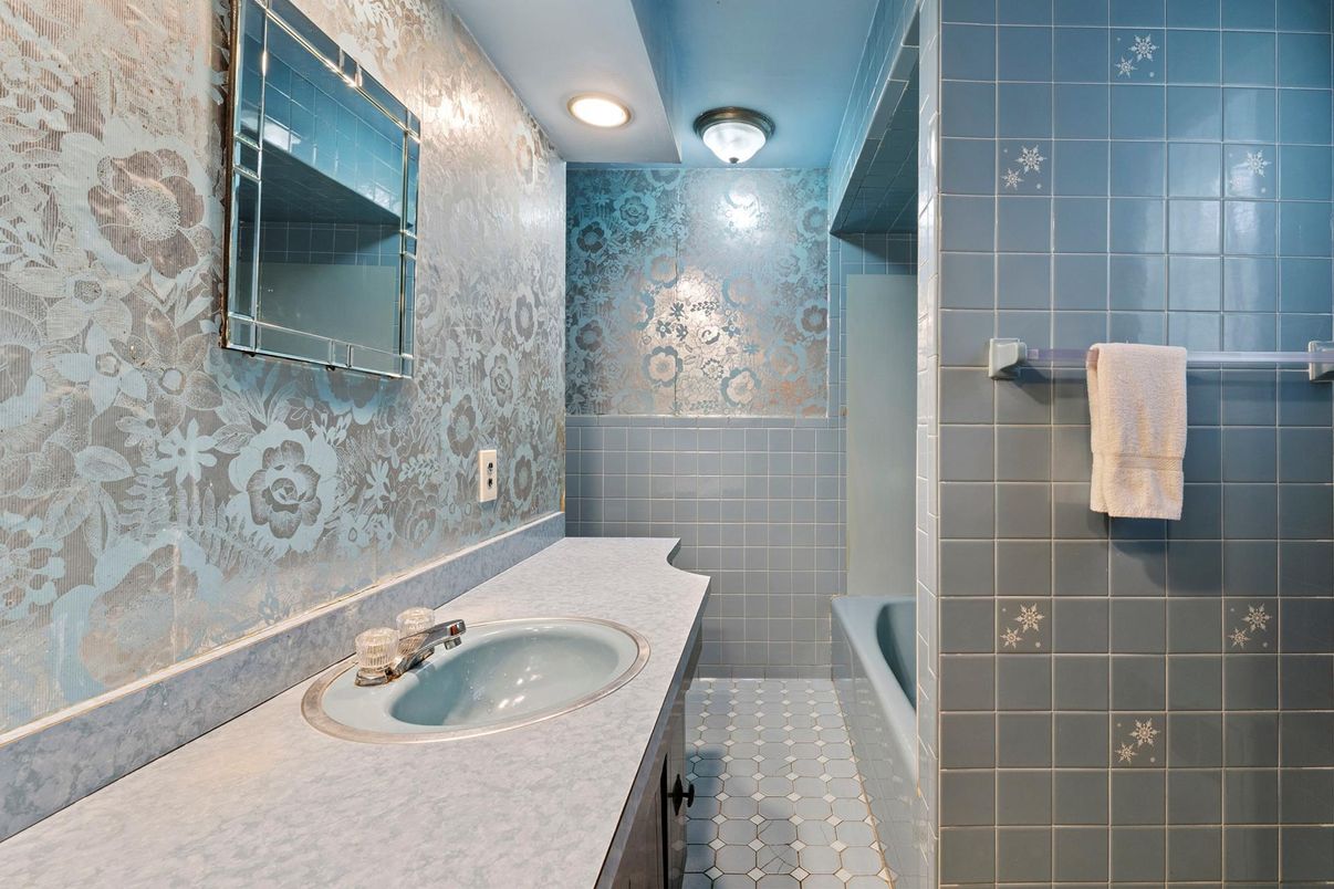 Bathroom, Interior, Recessed Lighting