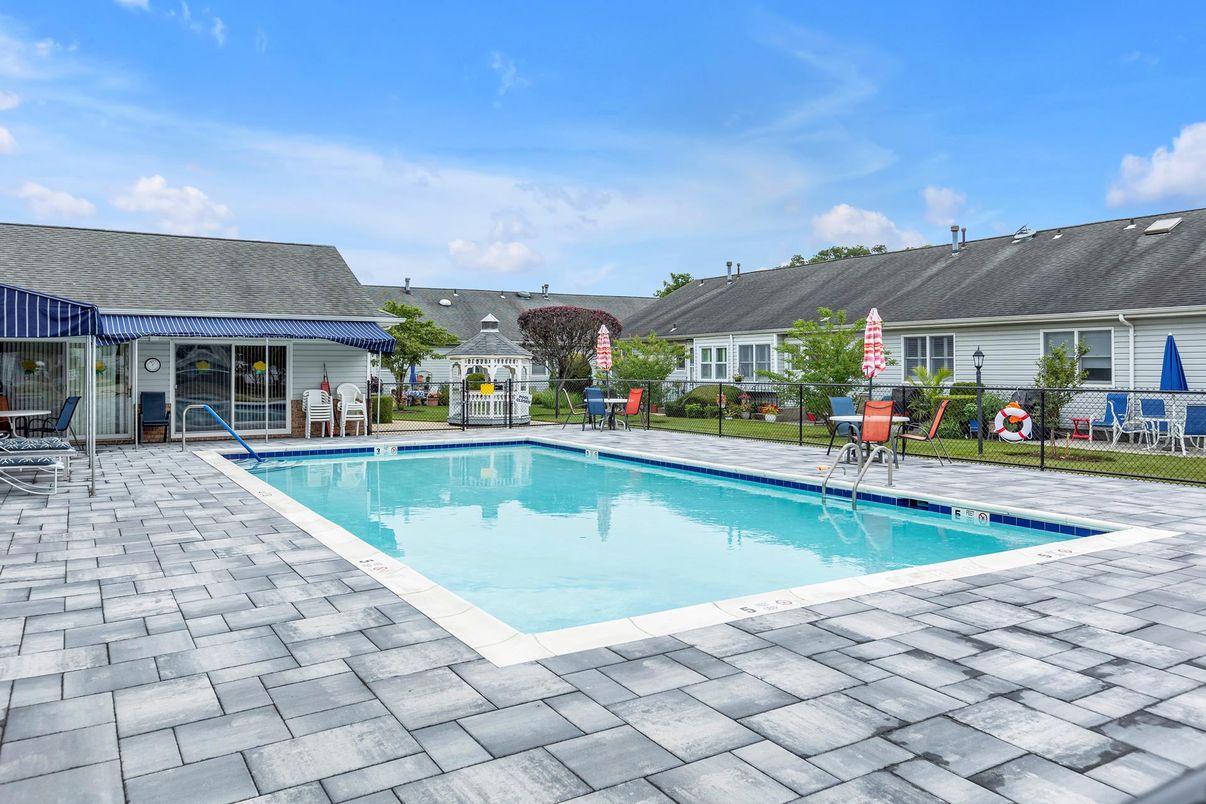 Exterior, Pool