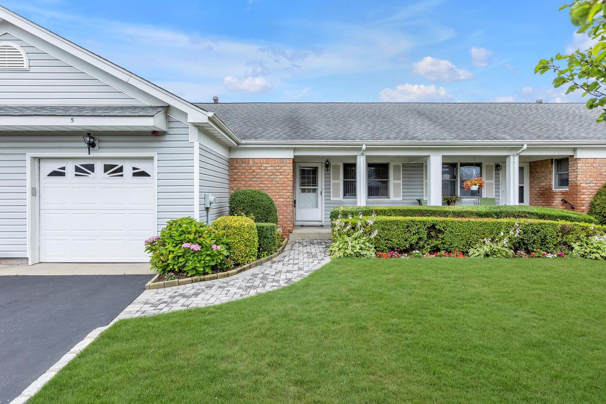 Attached, Exterior, Facade, Brick Facade, Ranch