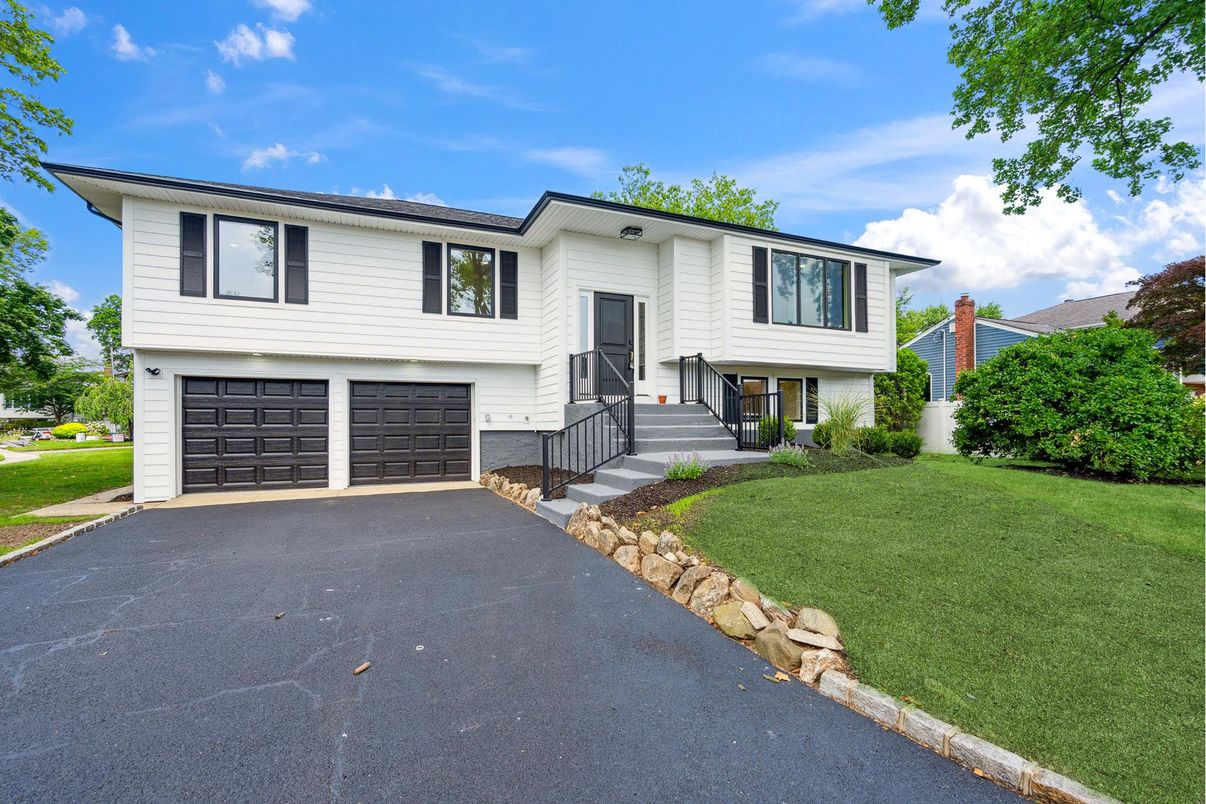 Attached, Exterior, Facade, Raised Ranch