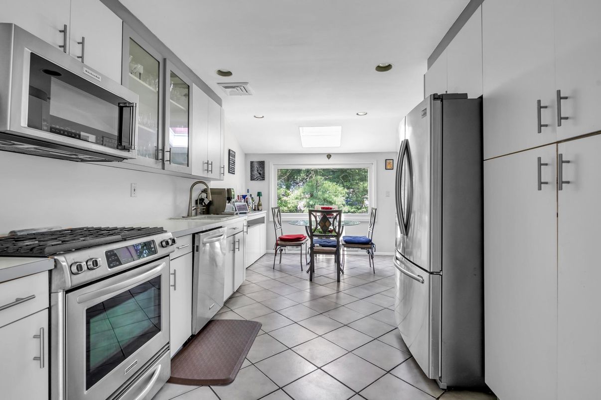Dining room, Interior, Kitchen, Recessed Lighting, Stainless Steel Appliances